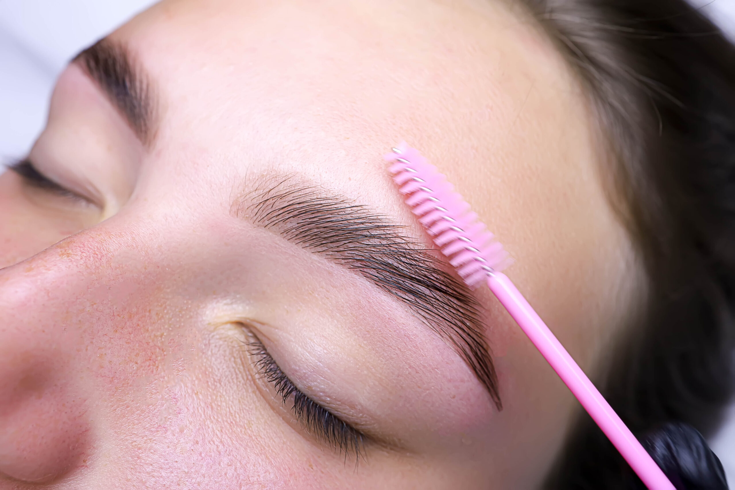 Exploring Eyebrow Lamination: Techniques, Benefits, and Trends in Aesthetic Treatments