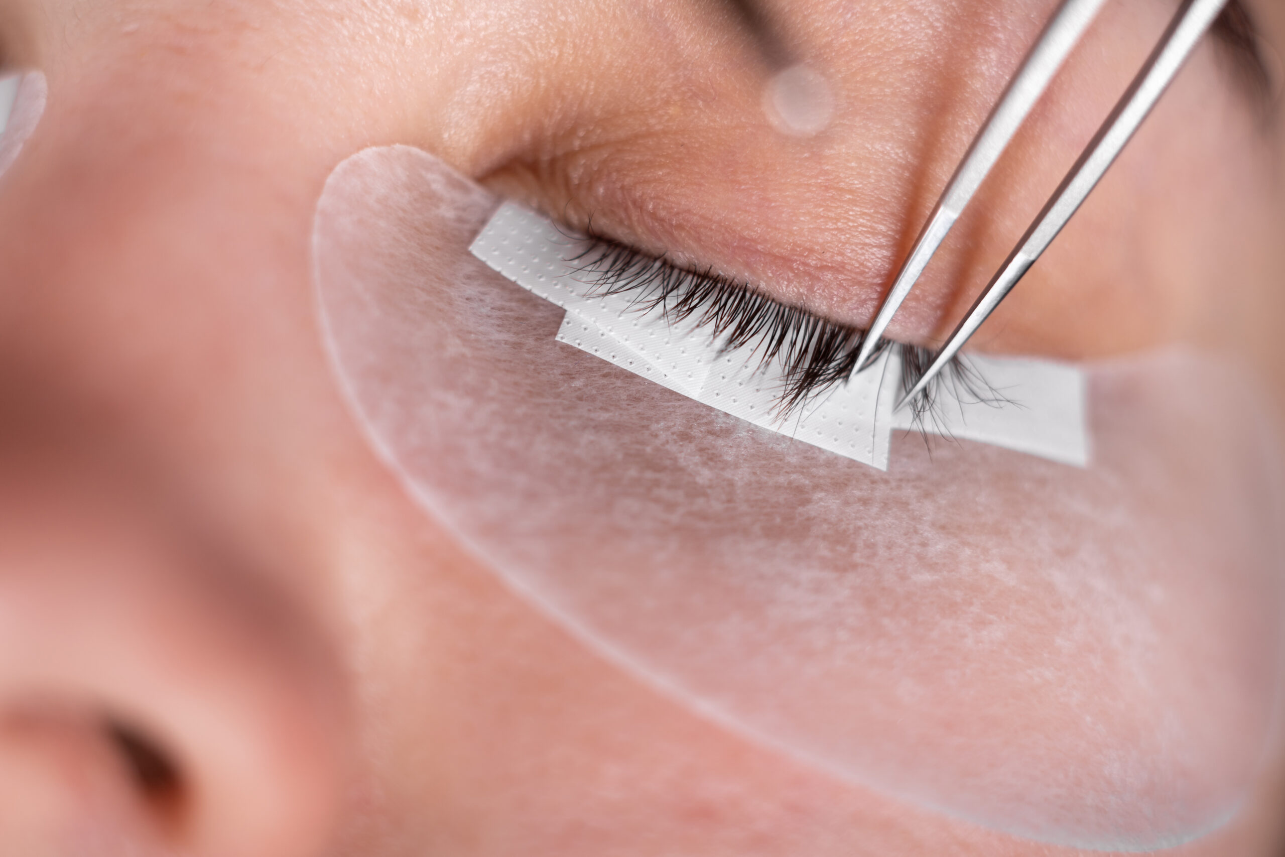 Zrozumienie procesu i korzyści płynących z laminowania rzęs: kompleksowy przegląd